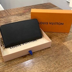 Louis Vuitton Zippy Wallet